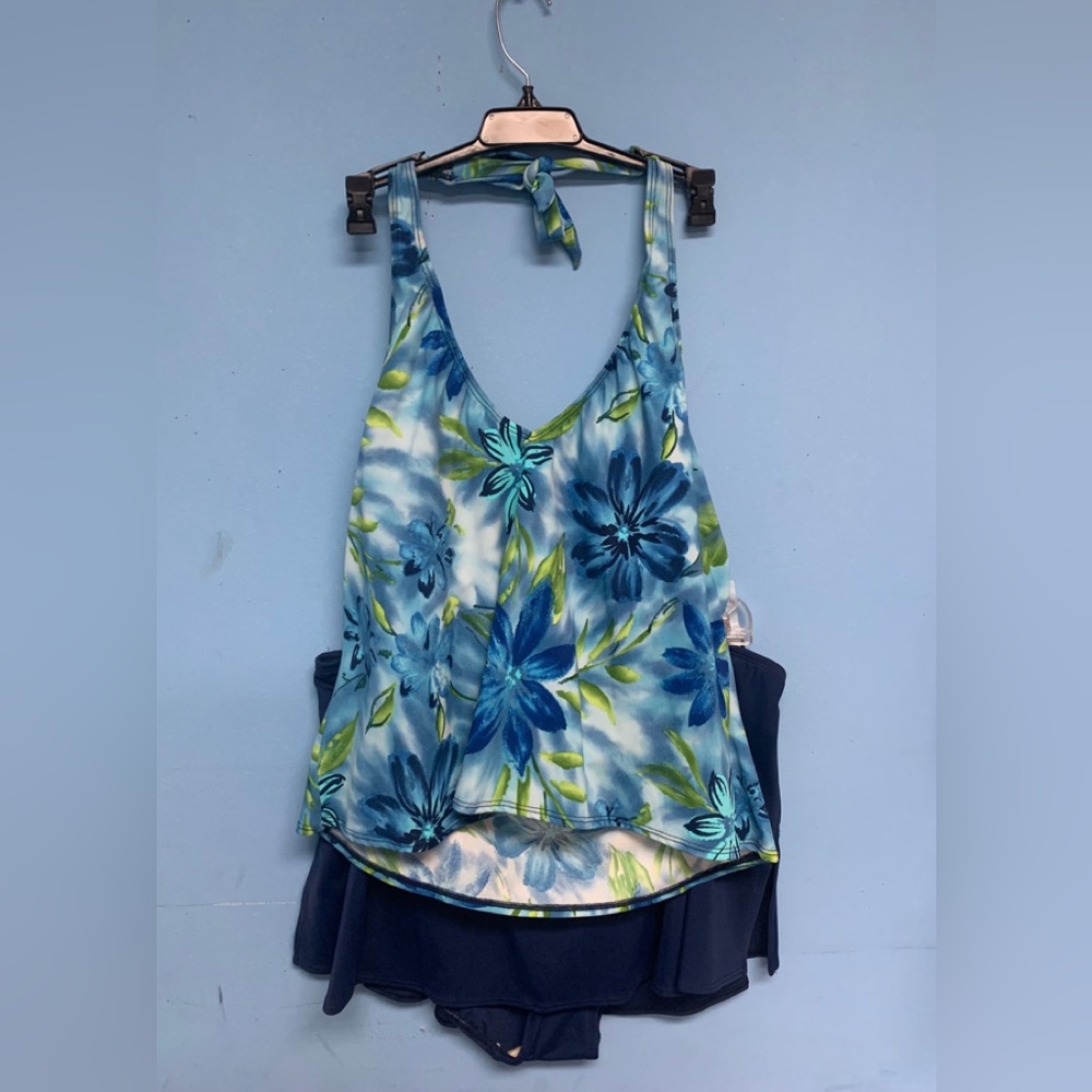 24 C cup E4288 NWT 2 pc skirted halter tankini Roxanne swimsuit